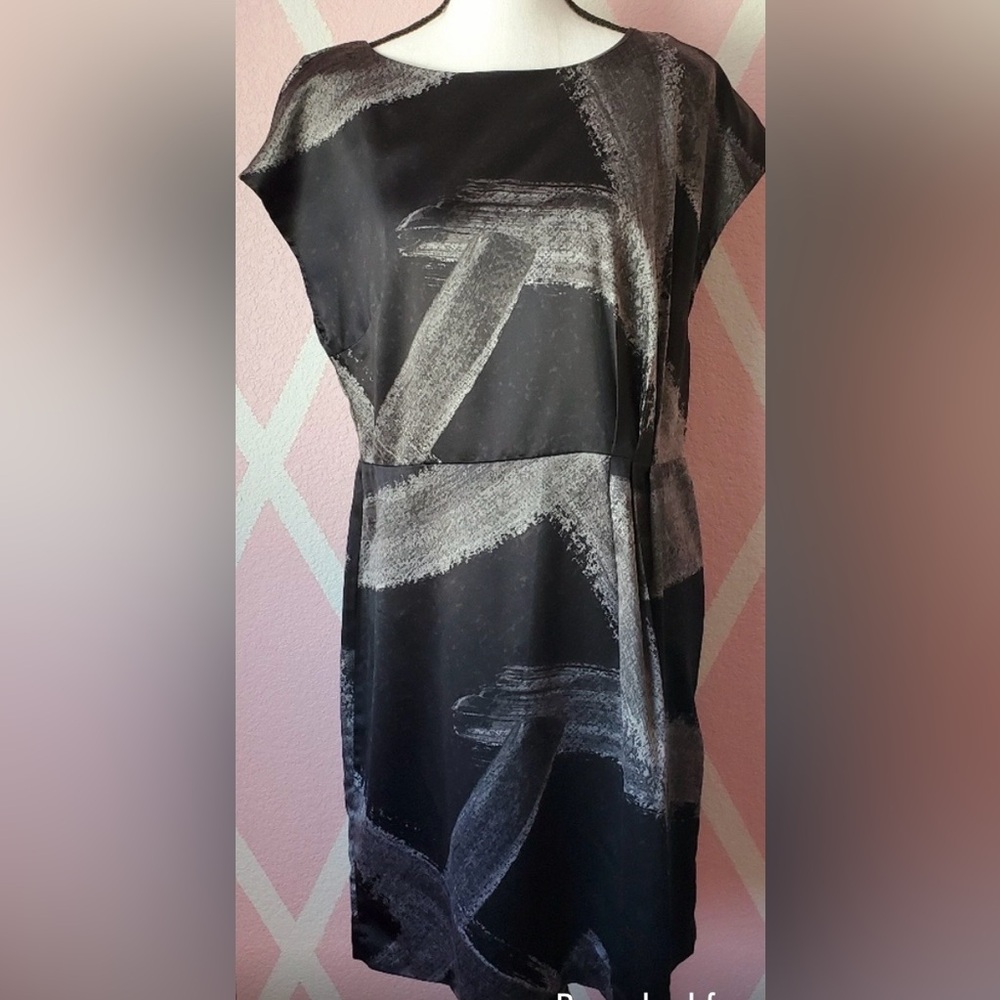 Short sleeve dress